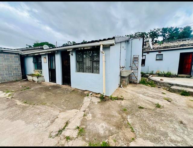 9 BEDROOM HOUSE FOR SALE IN KWAMASHU